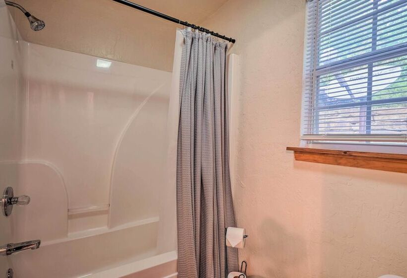 Lush Garfield Cabin W/ Community Pool & Lake!