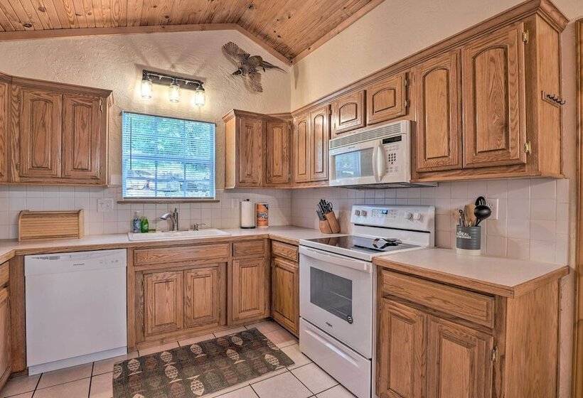 Lush Garfield Cabin W/ Community Pool & Lake!