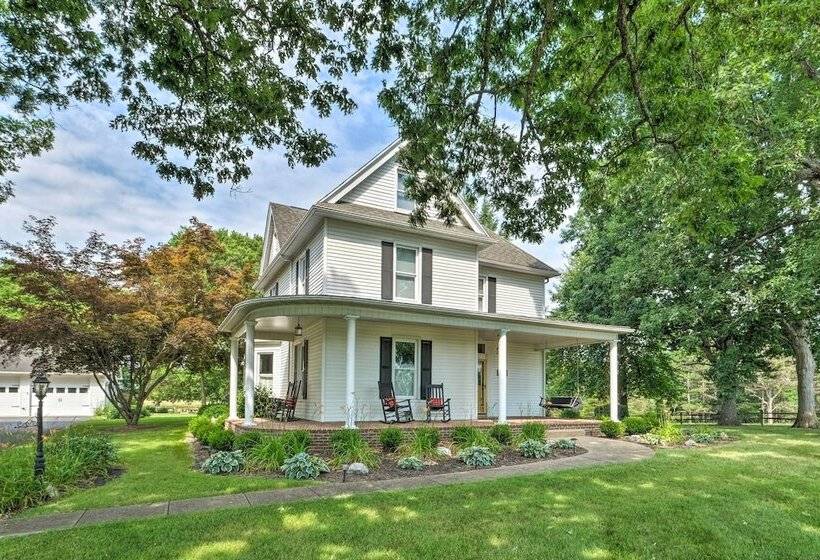 Lush, Modern Farmhouse W/ Mtn Views & Sunroom