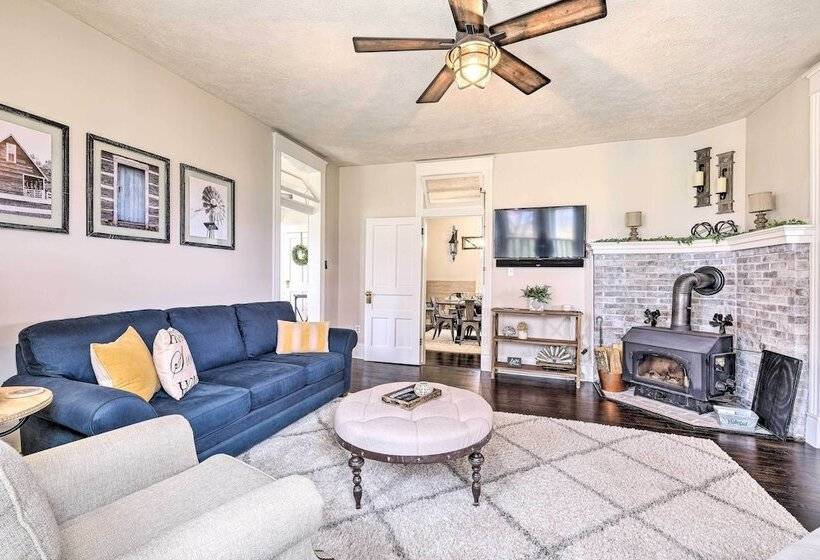 Lush, Modern Farmhouse W/ Mtn Views & Sunroom