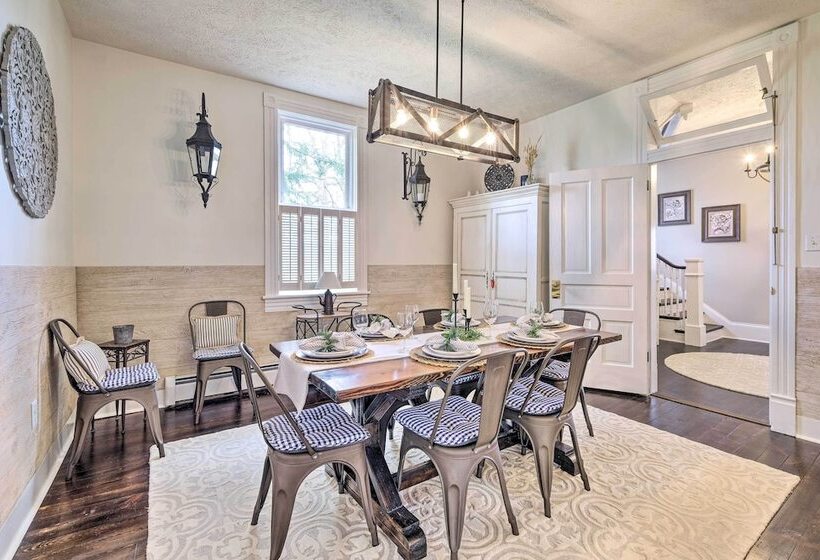 Lush, Modern Farmhouse W/ Mtn Views & Sunroom