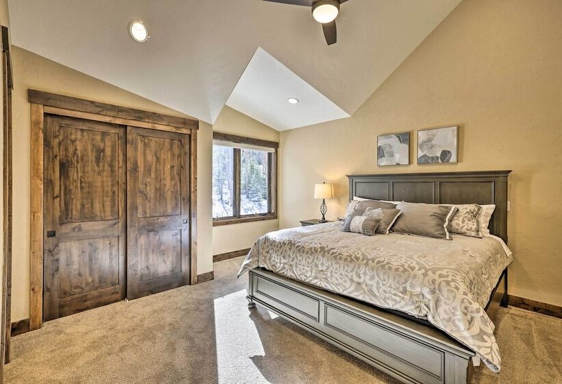 3 Fireplaces & Mtn View: Luxe Home In Breckenridge