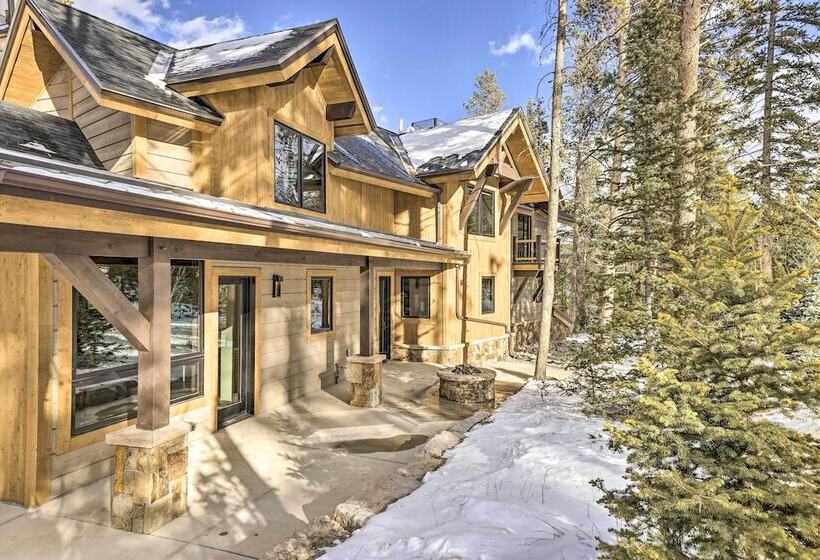 3 Fireplaces & Mtn View: Luxe Home In Breckenridge