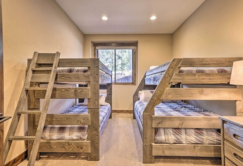 3 Fireplaces & Mtn View: Luxe Home In Breckenridge