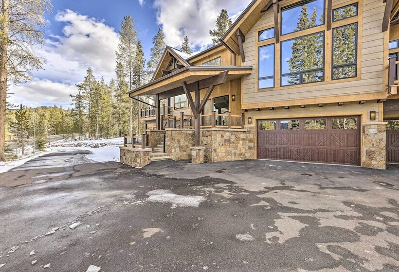 3 Fireplaces & Mtn View: Luxe Home In Breckenridge