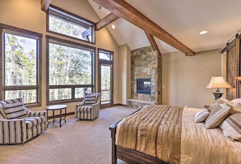 3 Fireplaces & Mtn View: Luxe Home In Breckenridge