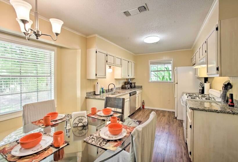 Near River Ranch: Luxe Cajun Home In Bayou Country