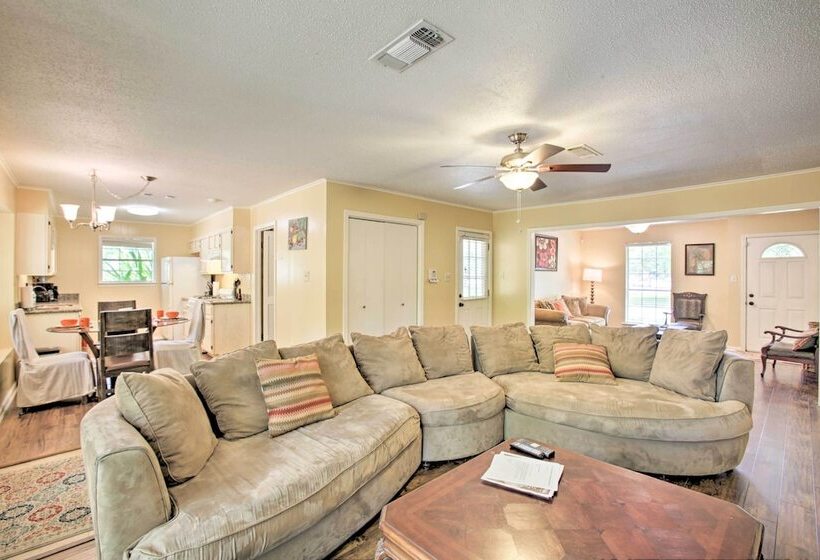 Near River Ranch: Luxe Cajun Home In Bayou Country