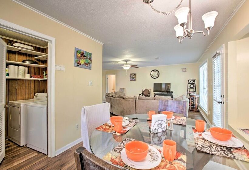 Near River Ranch: Luxe Cajun Home In Bayou Country