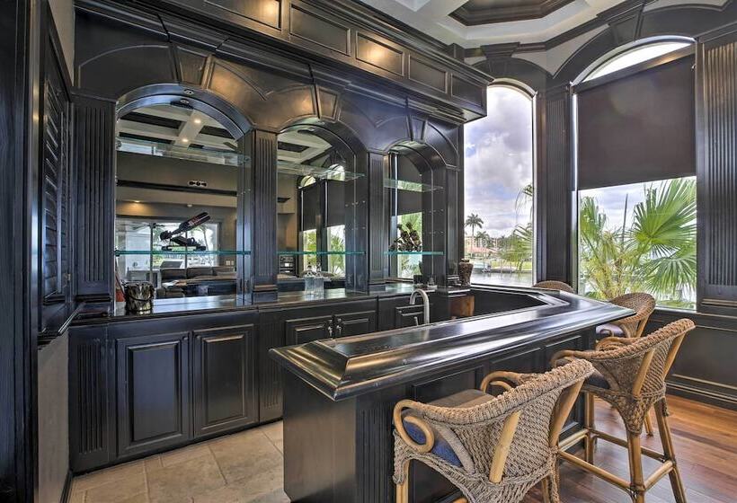 Luxe Cape Coral Escape W/ Boat Dock + Cabana!