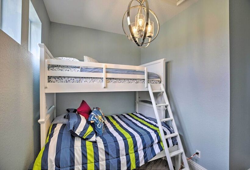 Luxe Cape Coral Escape W/ Boat Dock + Cabana!