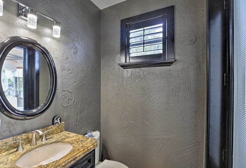 Luxe Cape Coral Escape W/ Boat Dock + Cabana!