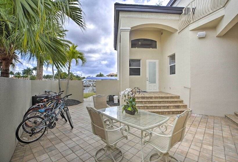 Luxe Cape Coral Escape W/ Boat Dock + Cabana!