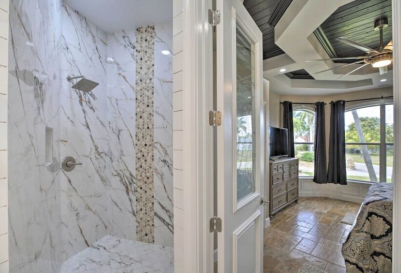 Luxe Cape Coral Escape W/ Boat Dock + Cabana!