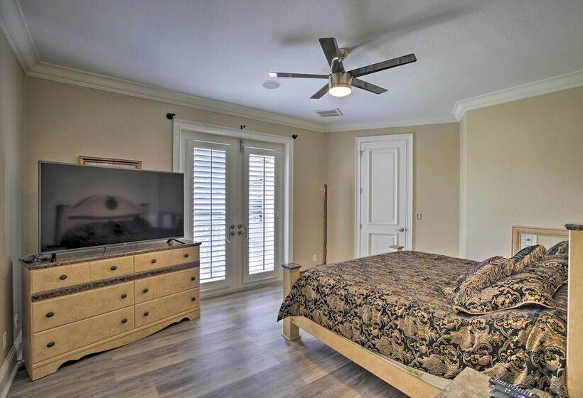 Luxe Cape Coral Escape W/ Boat Dock + Cabana!