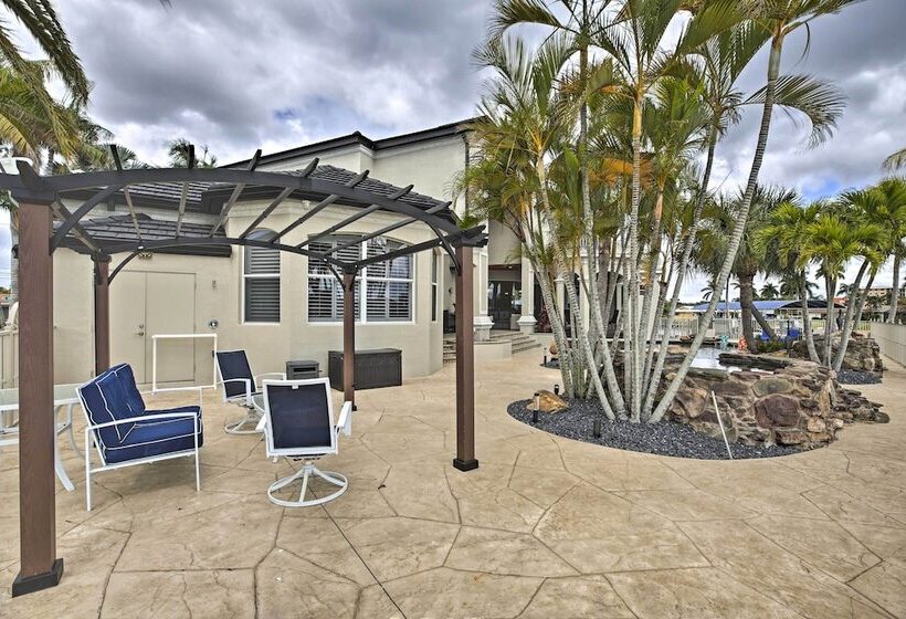 Luxe Cape Coral Escape W/ Boat Dock + Cabana!
