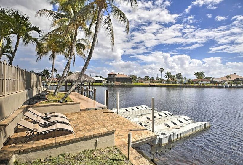 Luxe Cape Coral Escape W/ Boat Dock + Cabana!