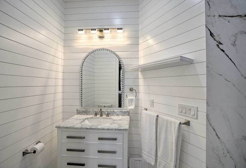 Luxe Cape Coral Escape W/ Boat Dock + Cabana!