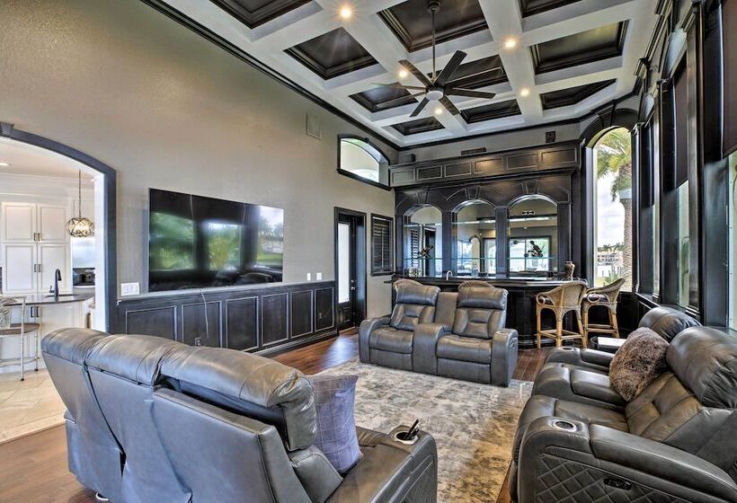 Luxe Cape Coral Escape W/ Boat Dock + Cabana!