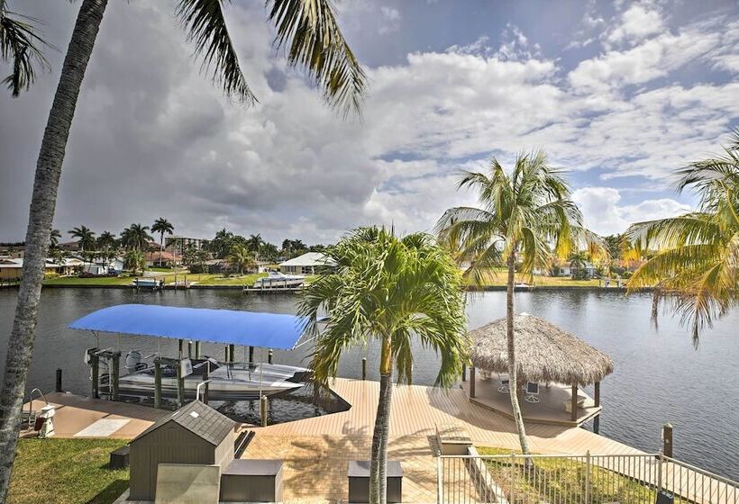 Luxe Cape Coral Escape W/ Boat Dock + Cabana!