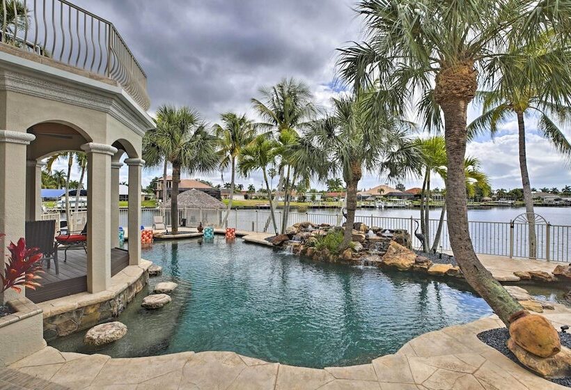 Luxe Cape Coral Escape W/ Boat Dock + Cabana!