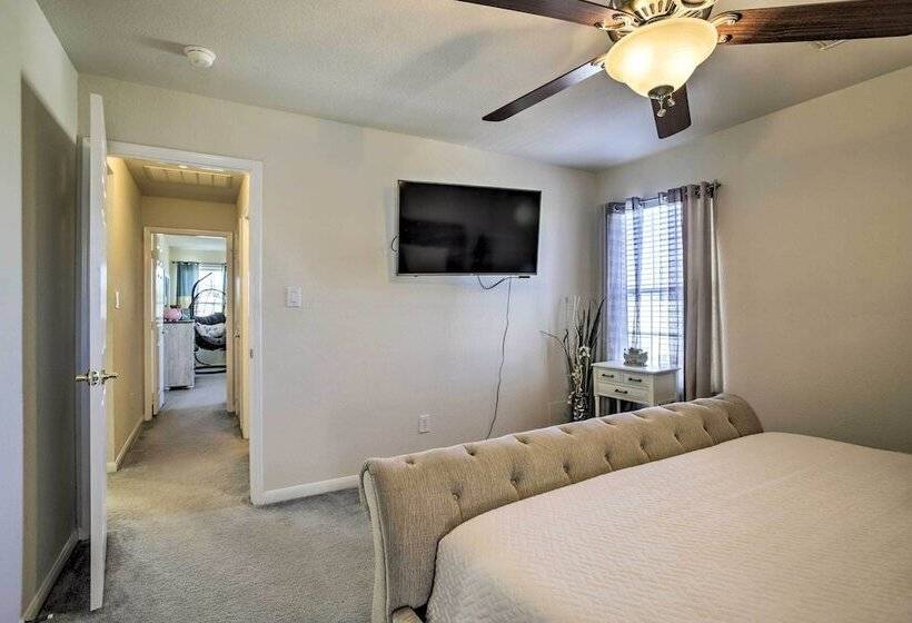 Luxe Home 30 Miles To Houston W/ Pool & Grill