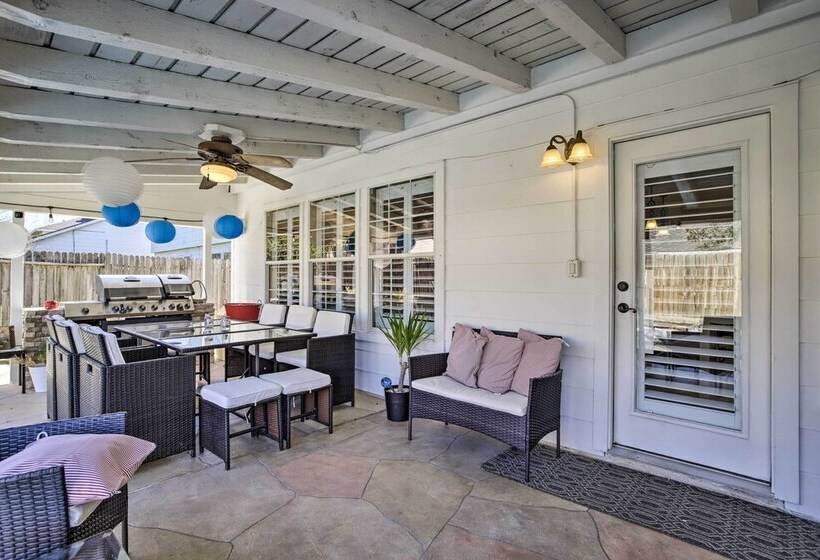 Luxe Home 30 Miles To Houston W/ Pool & Grill