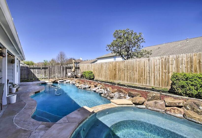 Luxe Home 30 Miles To Houston W/ Pool & Grill
