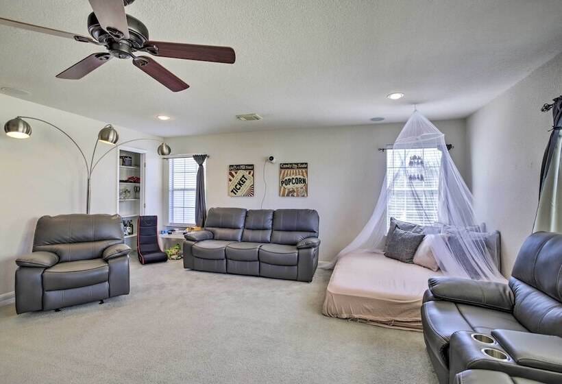 Luxe Home 30 Miles To Houston W/ Pool & Grill