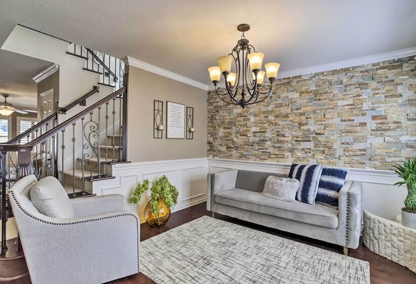 Luxe Home 30 Miles To Houston W/ Pool & Grill