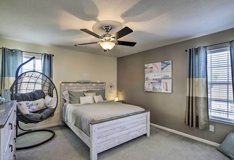 Luxe Home 30 Miles To Houston W/ Pool & Grill