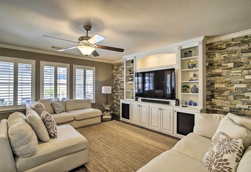 Luxe Home 30 Miles To Houston W/ Pool & Grill