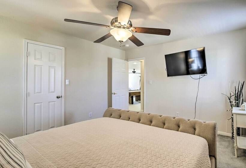 Luxe Home 30 Miles To Houston W/ Pool & Grill