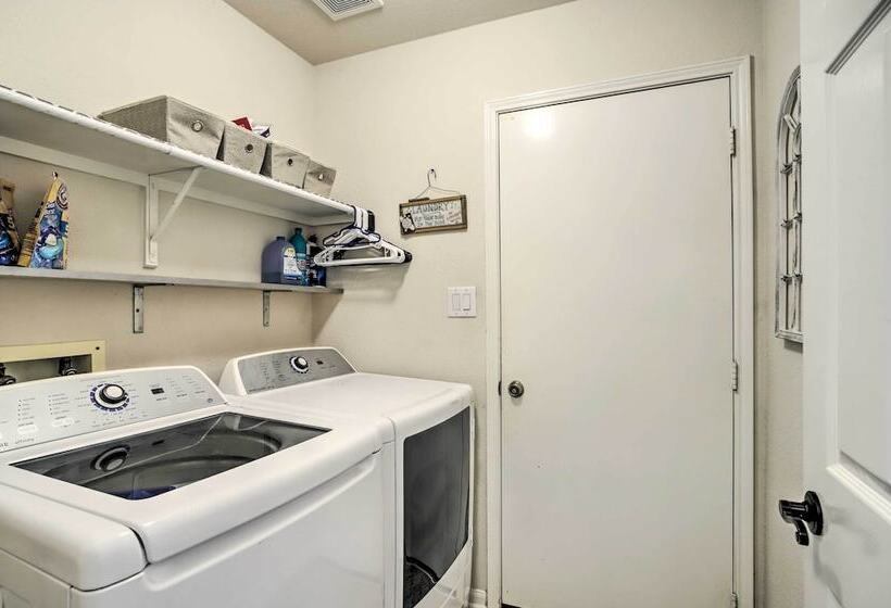 Luxe Home 30 Miles To Houston W/ Pool & Grill