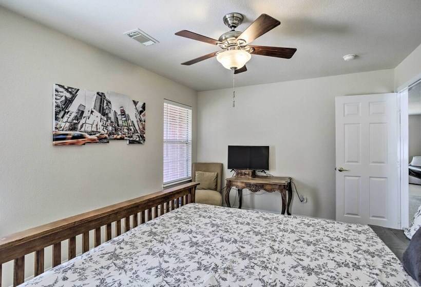 Luxe Home 30 Miles To Houston W/ Pool & Grill