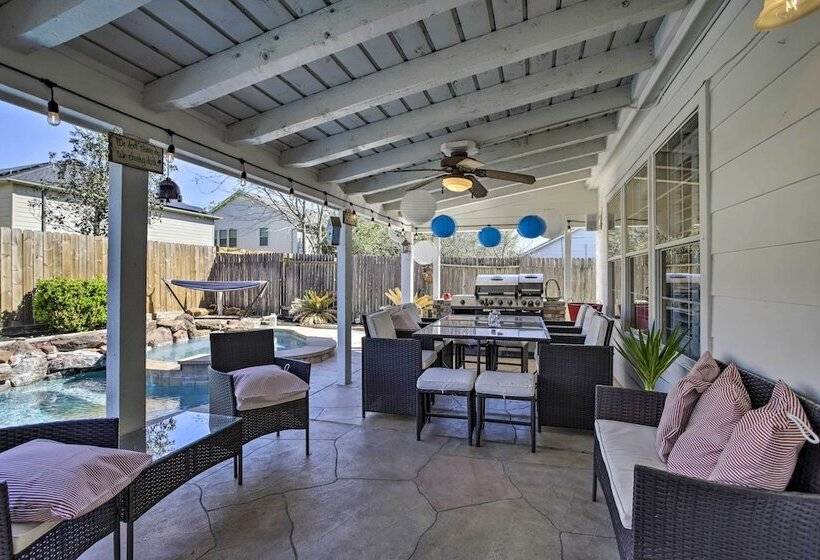Luxe Home 30 Miles To Houston W/ Pool & Grill