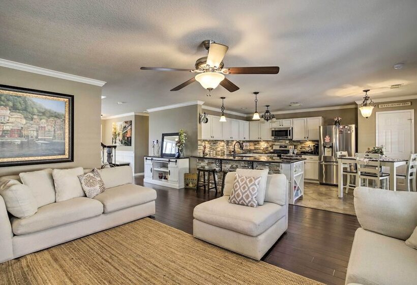 Luxe Home 30 Miles To Houston W/ Pool & Grill