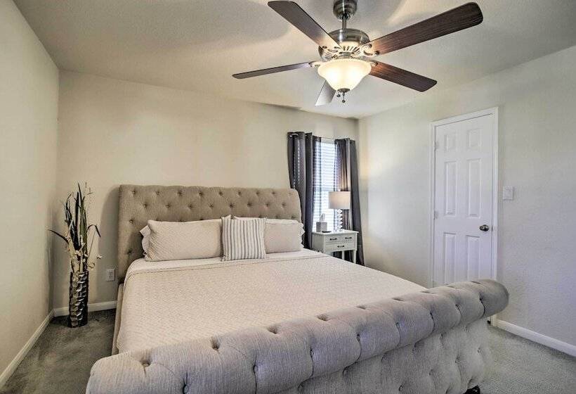 Luxe Home 30 Miles To Houston W/ Pool & Grill