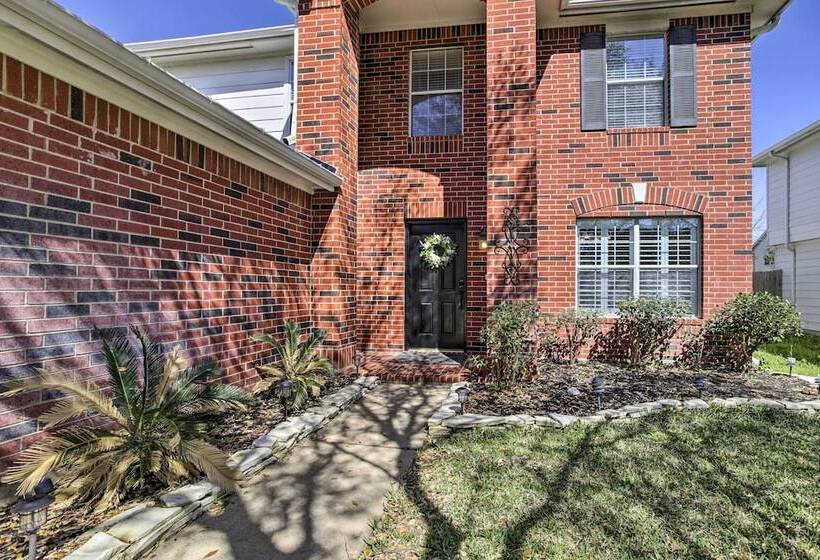 Luxe Home 30 Miles To Houston W/ Pool & Grill