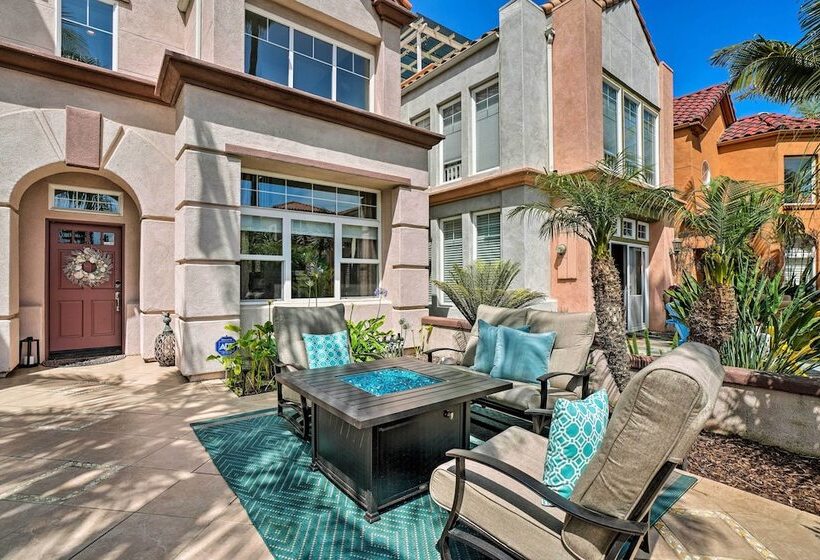 Oceanside Home W/ Rooftop Patio, Walk To Beach!
