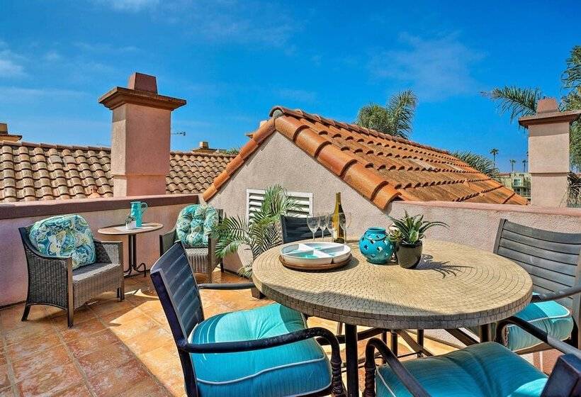 Oceanside Home W/ Rooftop Patio, Walk To Beach!