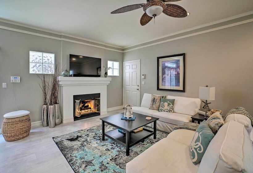 Oceanside Home W/ Rooftop Patio, Walk To Beach!