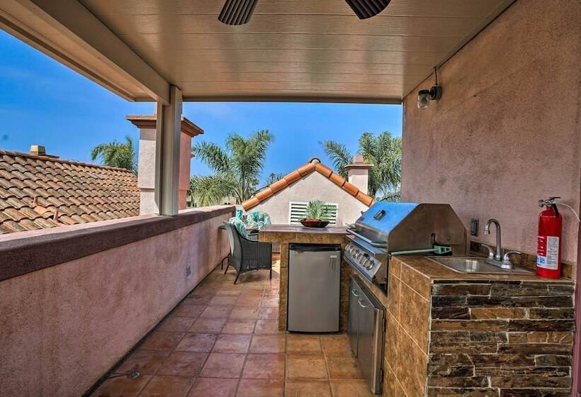 Oceanside Home W/ Rooftop Patio, Walk To Beach!