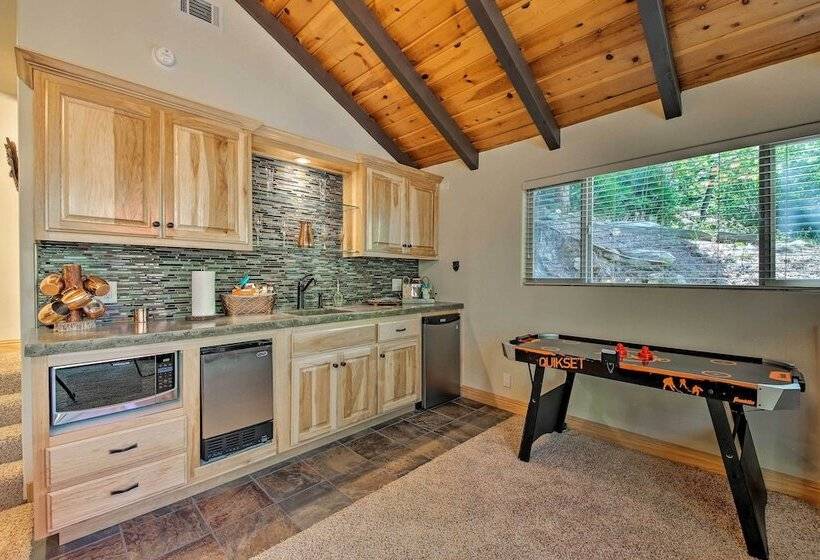 Luxe Lake Arrowhead Home W/ Game Room+hot Tub