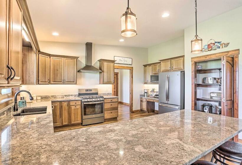 Luxe Spearfish Hideaway: Golf, Hike, Explore!