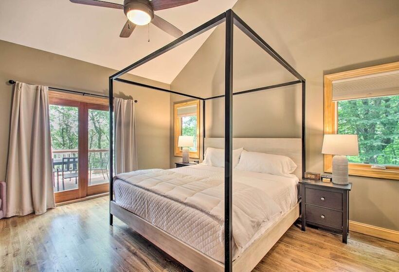 Luxe Wintergreen Resort Escape W/ Hot Tub!