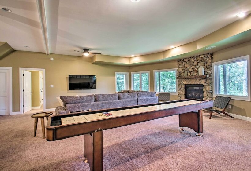 Luxe Wintergreen Resort Escape W/ Hot Tub!