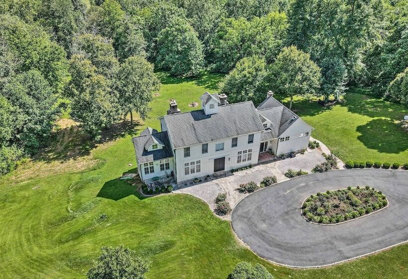 Luxurious Beallsville Retreat: Near Vineyards