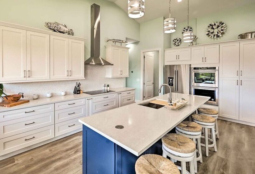 Luxurious Canal Front Retreat W/ Game Room!