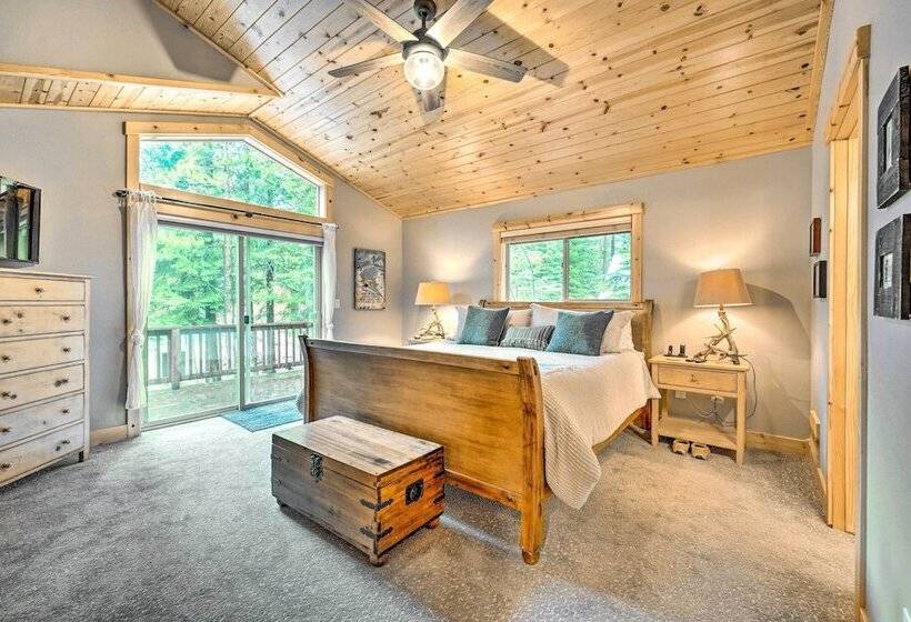 Luxe Truckee Cabin W/ Golf Course View & Deck